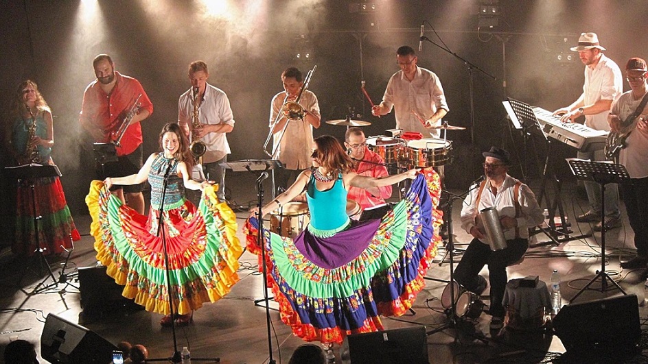 Le groupe La Papa Caliente au complet